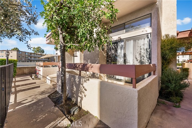 Detail Gallery Image 45 of 52 For 21054 Parthenia #11,  Canoga Park,  CA 91304 - 3 Beds | 3 Baths