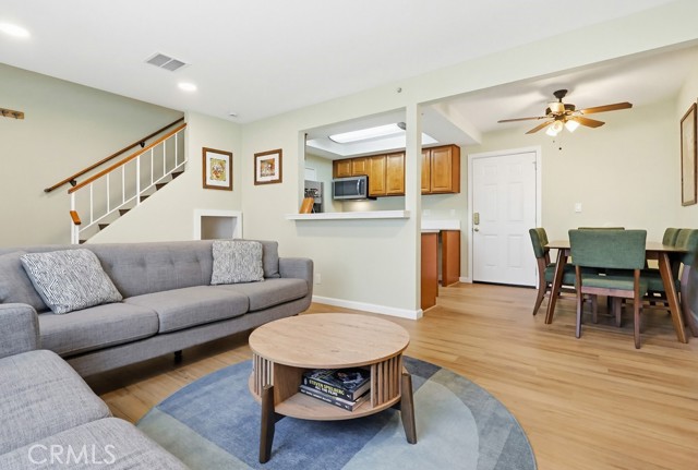 Detail Gallery Image 6 of 26 For 915 Carob Way #3,  Montebello,  CA 90640 - 3 Beds | 2 Baths