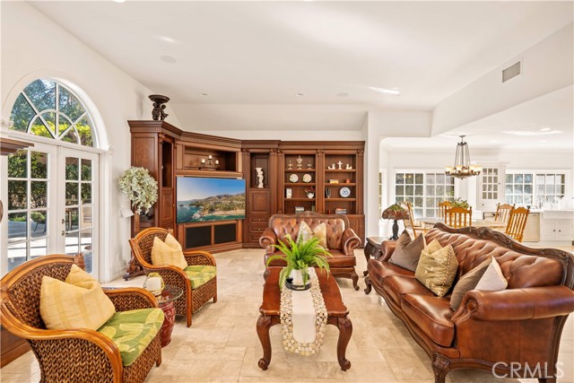 Detail Gallery Image 8 of 71 For 1161 N Coyote, Orange,  CA 92869 - 5 Beds | 5/1 Baths