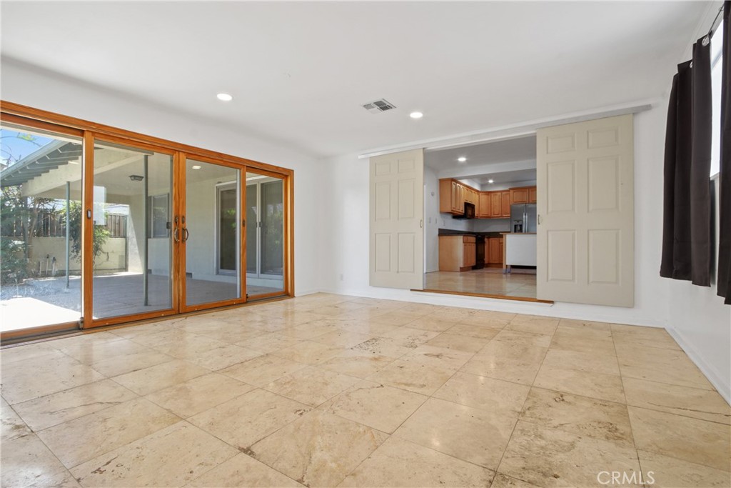 MLS #OC25222224 image #11