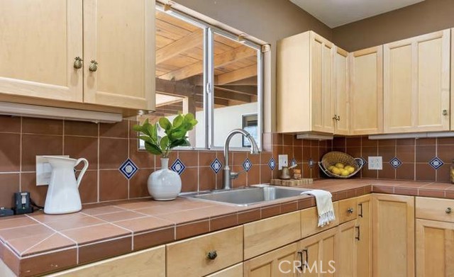 Detail Gallery Image 8 of 36 For 10630 Samoa Ave, Tujunga,  CA 91042 - 3 Beds | 2 Baths