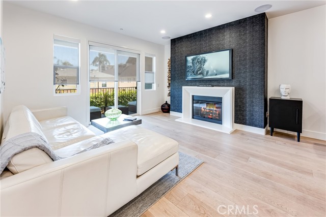 Detail Gallery Image 9 of 32 For 4820 Bellflower Ave #208,  North Hollywood,  CA 91601 - 3 Beds | 3 Baths