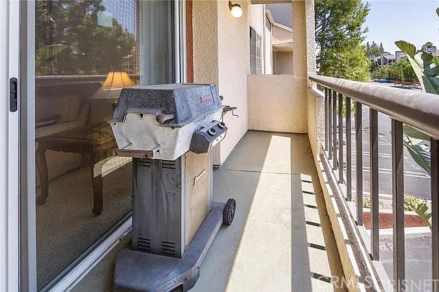 Detail Gallery Image 16 of 25 For 21520 Burbank Bld #204,  Woodland Hills,  CA 91367 - 2 Beds | 2 Baths