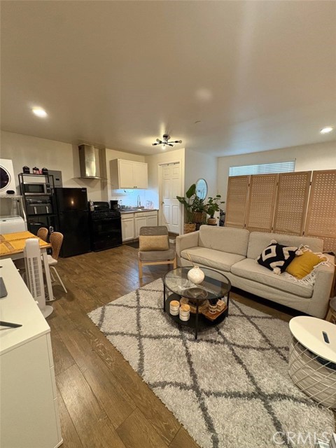 22706 criswell st, West Hills CA: https://media.crmls.org/medias/7d772aaf-b072-4a54-a8b3-0203aed892fe.jpg