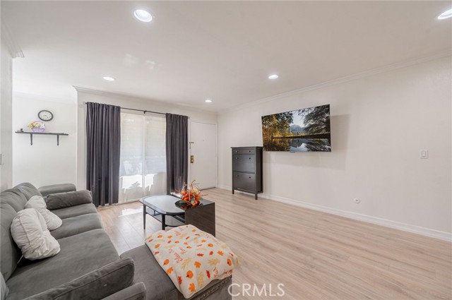 Detail Gallery Image 6 of 54 For 121 Sinclair Ave #207,  Glendale,  CA 91206 - 2 Beds | 2 Baths