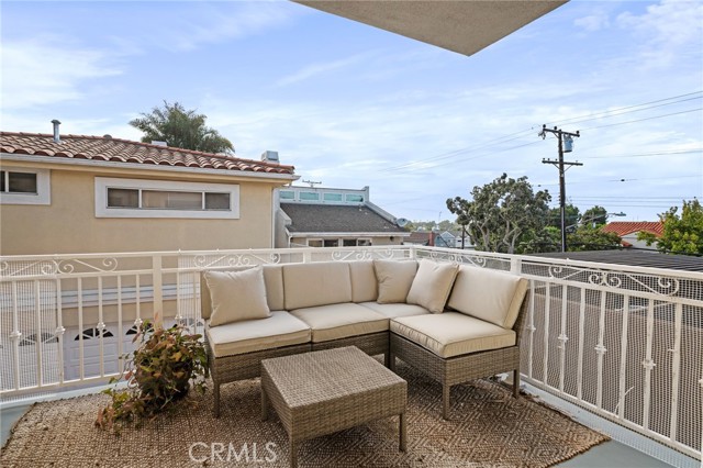 202 Lucia Avenue, Redondo Beach, California 90277, 5 Bedrooms Bedrooms, ,3 BathroomsBathrooms,Residential,Sold,Lucia,SB21191520