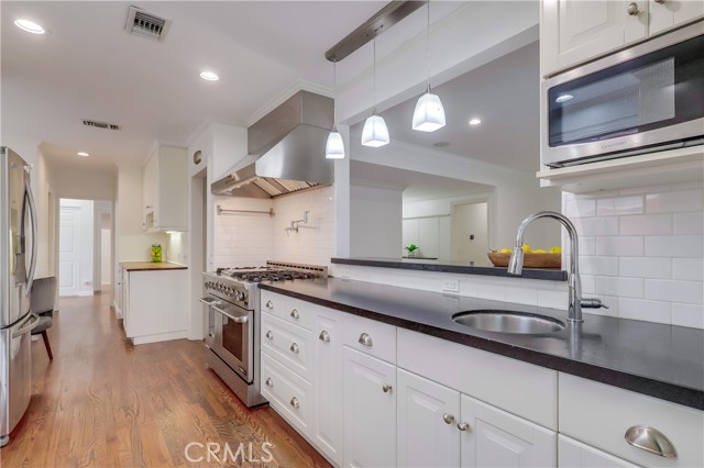 Detail Gallery Image 18 of 30 For 12640 Albers St, Valley Village,  CA 91607 - 6 Beds | 4 Baths