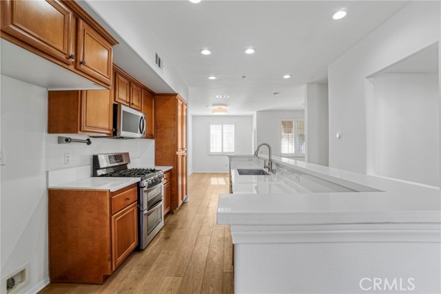 Detail Gallery Image 7 of 35 For 1309 Songbird Way, Torrance,  CA 90501 - 4 Beds | 3/1 Baths