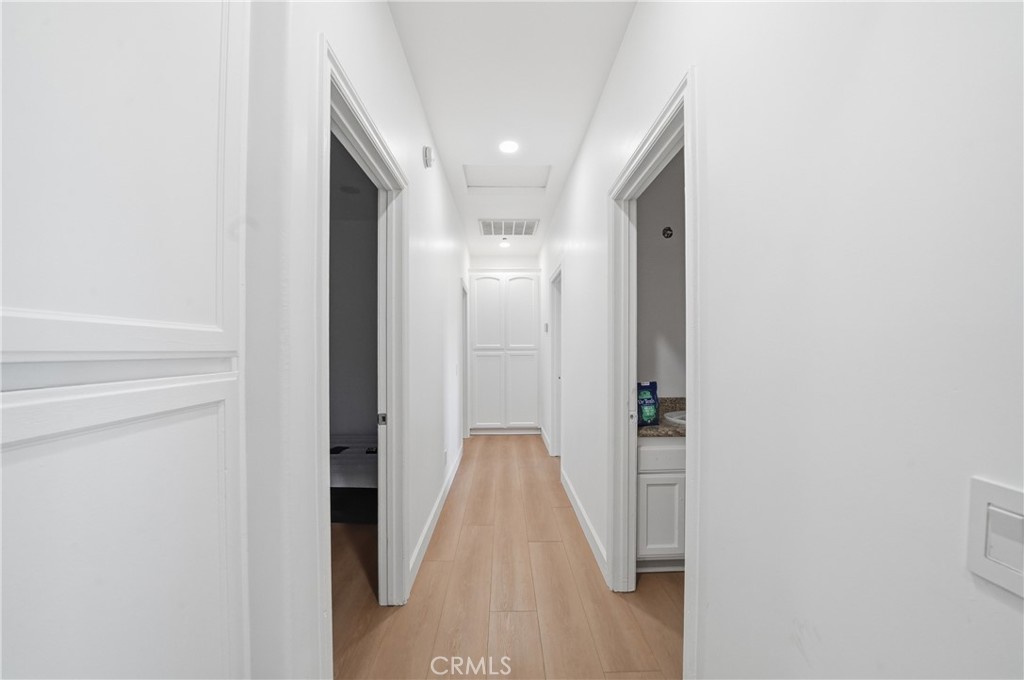 https://media.crmls.org/medias/7d7b3d78-73ad-4fb8-b8c6-e71267a36743.jpg?preset=X-Large