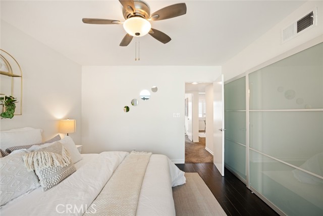 4405 W Sarah Street, Burbank CA: https://media.crmls.org/medias/7d7be034-7a14-40ed-a4e9-21630667573b.jpg