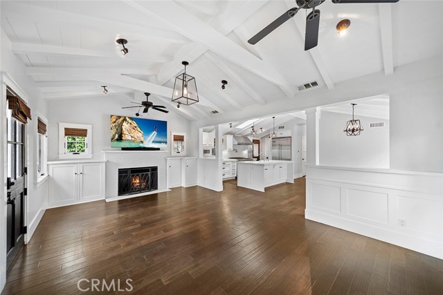 411 Poplar Street, Laguna Beach CA: https://media.crmls.org/medias/7d7ca8b8-5b8f-48f0-90e2-8924630f17b3.jpg