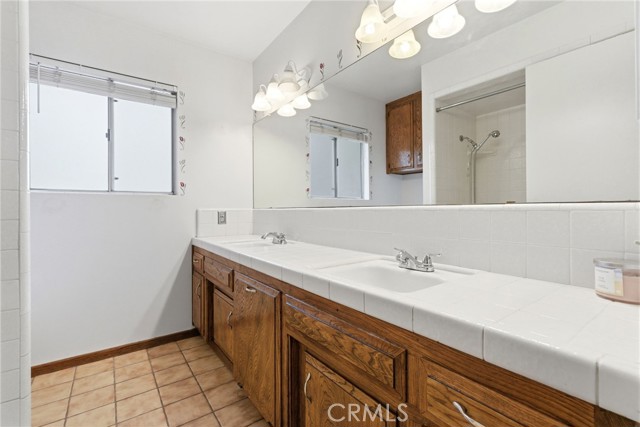 Detail Gallery Image 26 of 42 For 2404 Prestwick Ct, Bakersfield,  CA 93309 - 3 Beds | 2 Baths