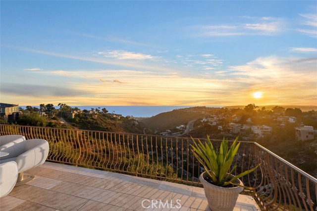 2516 Temple Hills Drive, Laguna Beach CA: https://media.crmls.org/medias/7d7ced20-39e3-4eb3-827a-7a505d7574cd.jpg
