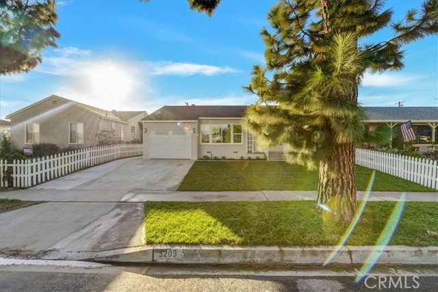 Image 2 for 5209 Premiere Ave, Lakewood, CA 90712