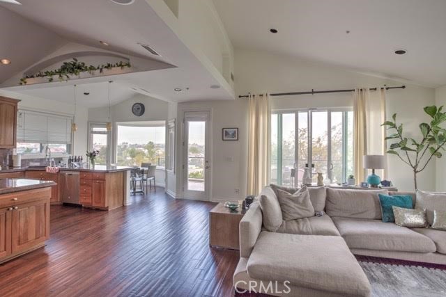 657 19th Street, Manhattan Beach, California 90266, 4 Bedrooms Bedrooms, ,3 BathroomsBathrooms,Residential,Sold,19th,SB17030191