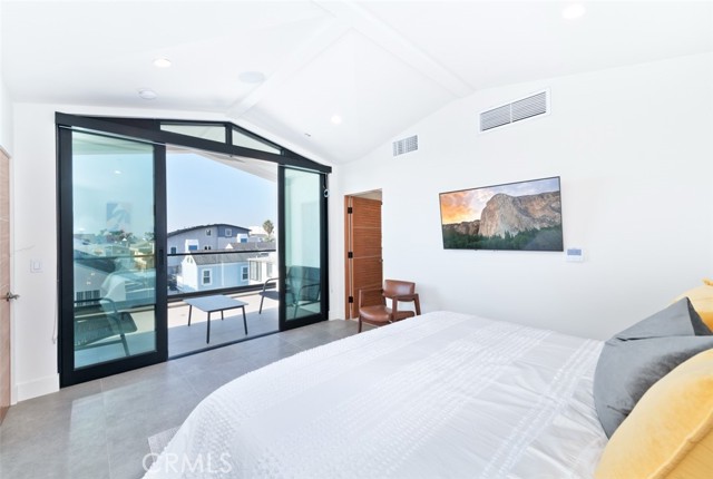 Detail Gallery Image 10 of 11 For 500 E Balboa Bld, Newport Beach,  CA 92661 - 3 Beds | 2 Baths