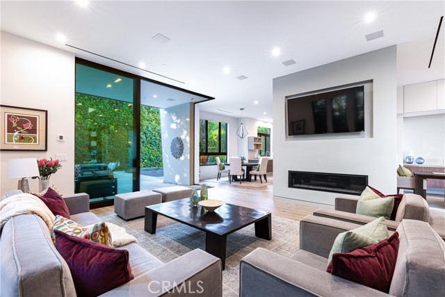 Detail Gallery Image 15 of 49 For 4175 Greenbush Ave, Sherman Oaks,  CA 91423 - 5 Beds | 6 Baths
