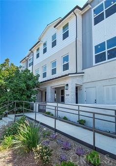 Detail Gallery Image 2 of 19 For 1227 Winslow Ln, Newport Beach,  CA 92660 - 4 Beds | 3/1 Baths