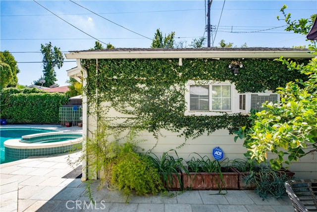 13964 Peach Grove Street, Sherman Oaks CA: https://media.crmls.org/medias/7d82d5af-c57a-4f29-863d-473f1d49101b.jpg