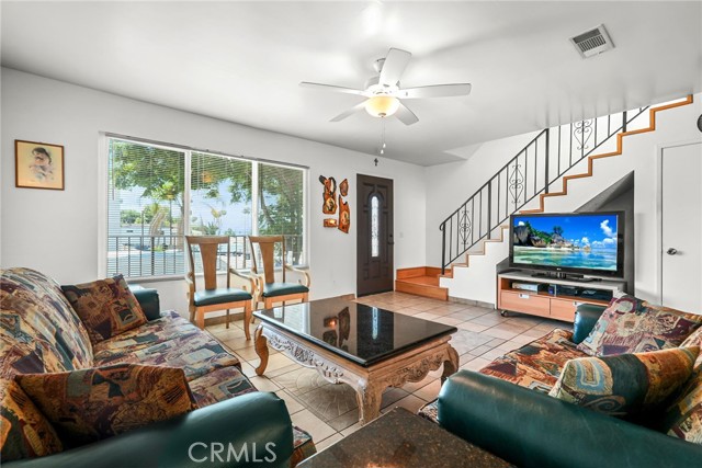 Detail Gallery Image 6 of 25 For 429 E Providencia #B,  Burbank,  CA 91501 - 2 Beds | 1/1 Baths