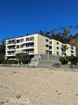 Detail Gallery Image 2 of 28 For 723 Palisades Beach Road #101,  Santa Monica,  CA 90402 - 2 Beds | 2 Baths