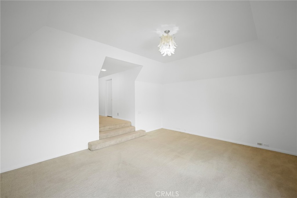 https://media.crmls.org/medias/7d83d878-5d98-40d5-aaa8-3ff28b5aab00.jpg?preset=X-Large