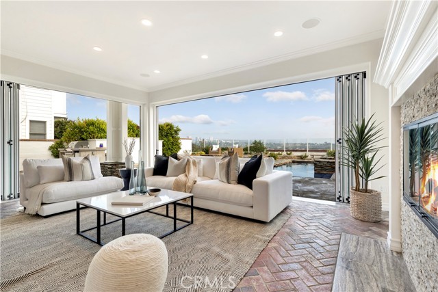 Detail Gallery Image 8 of 28 For 31 Cape Andover, Newport Beach,  CA 92660 - 4 Beds | 3/1 Baths