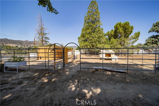 8627 Elizabeth Lake Road, Leona Valley CA: https://media.crmls.org/medias/7d86e8c3-bf8a-45b1-b4d3-6f1f1a47428b.jpg