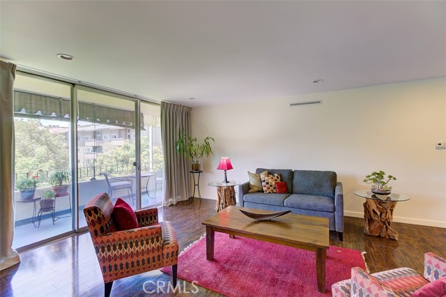 1142 Campbell Street, 303 photo 4
