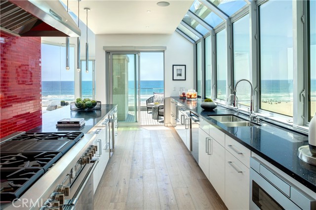 2522 The Strand, Manhattan Beach CA: https://media.crmls.org/medias/7d8a7903-d6b2-47c7-a979-413accceb253.jpg