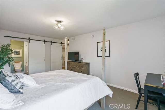 Detail Gallery Image 17 of 28 For 10707 Camarillo St #317,  Toluca Lake,  CA 91602 - 3 Beds | 2 Baths