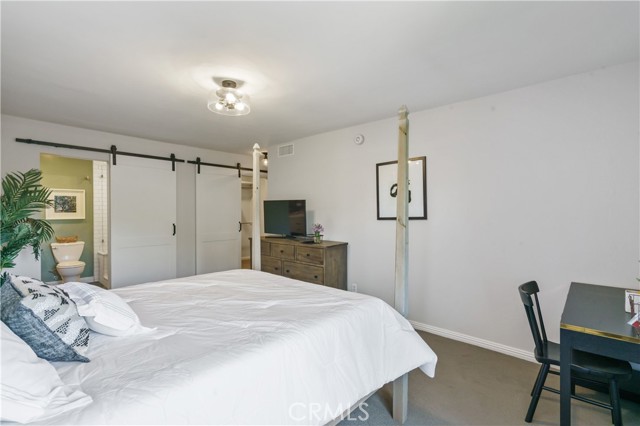 Detail Gallery Image 17 of 28 For 10707 Camarillo St #317,  Toluca Lake,  CA 91602 - 3 Beds | 2 Baths