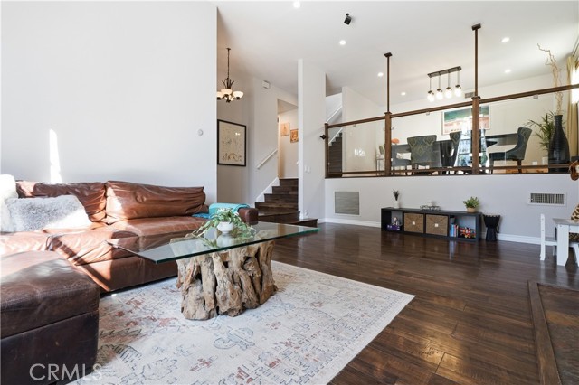 Detail Gallery Image 2 of 40 For 5244 Baza Ave, Woodland Hills,  CA 91364 - 3 Beds | 3 Baths