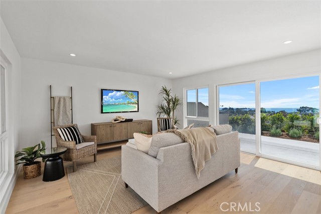 317 Calle Familia, San Clemente CA: https://media.crmls.org/medias/7d8bf6ad-3c1b-4926-a8e4-760e0272edd8.jpg