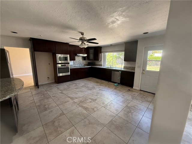Detail Gallery Image 12 of 26 For 25352 Hillary Ln, Laguna Hills,  CA 92653 - 5 Beds | 3 Baths