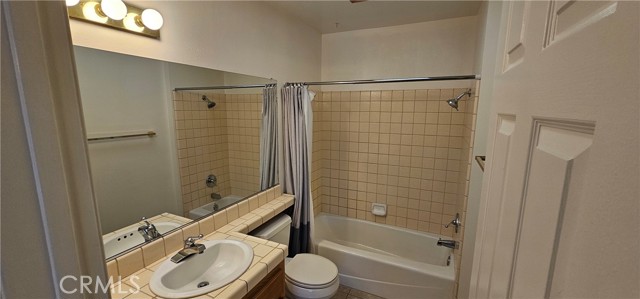 Detail Gallery Image 6 of 13 For 19268 Elm, Apple Valley,  CA 92308 - 2 Beds | 2 Baths