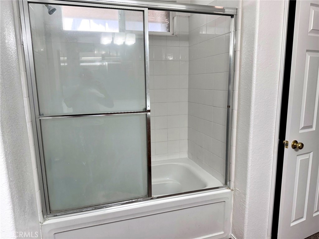https://media.crmls.org/medias/7d8d04a3-6e77-4a54-9904-301f98e762a7.jpg?preset=X-Large