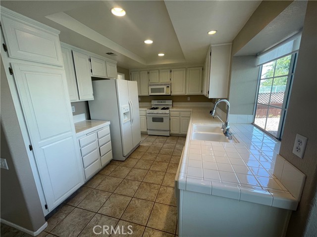 Detail Gallery Image 8 of 31 For 28706 Bridge Water Ln, Menifee,  CA 92584 - 4 Beds | 3 Baths