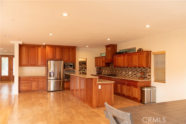 Detail Gallery Image 10 of 55 For 1137 N Banning Bld, Wilmington,  CA 90744 - 4 Beds | 5 Baths