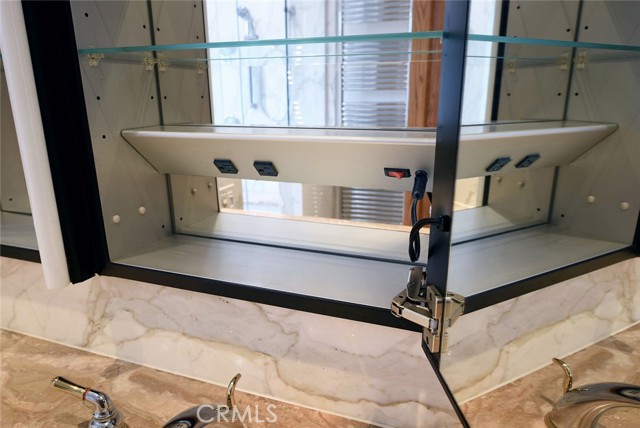 Switched Robern heated mirror, with two electrical outlets