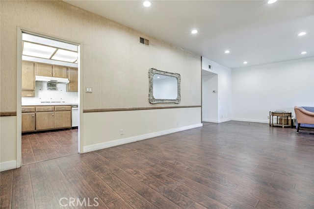 Detail Gallery Image 33 of 39 For 17522 Sherman Way #202,  Van Nuys,  CA 91406 - 2 Beds | 3 Baths