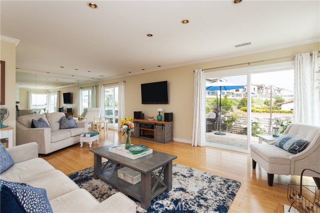 Detail Gallery Image 3 of 23 For 379 Camino San Clemente, San Clemente,  CA 92672 - 2 Beds | 2 Baths