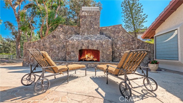 Outdoor fireplace