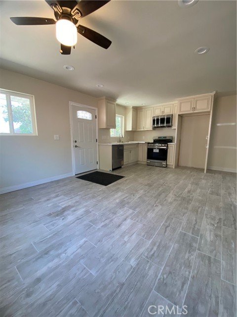 Image 4 of 7 For 1727 W Santa Ana