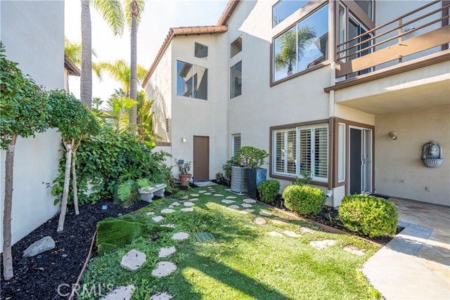 Detail Gallery Image 5 of 71 For 5517 China Point, Long Beach,  CA 90803 - 3 Beds | 3 Baths