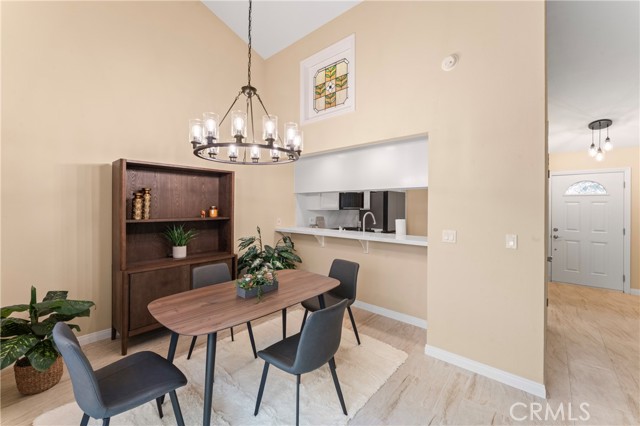 2095 Wetstone Court, Thousand Oaks CA: https://media.crmls.org/medias/7d94ffe6-47de-4446-8673-2e272662ad8c.jpg