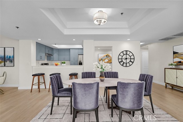 Detail Gallery Image 6 of 32 For 4348 Mammoth Ave #102,  Sherman Oaks,  CA 91423 - 2 Beds | 2/1 Baths