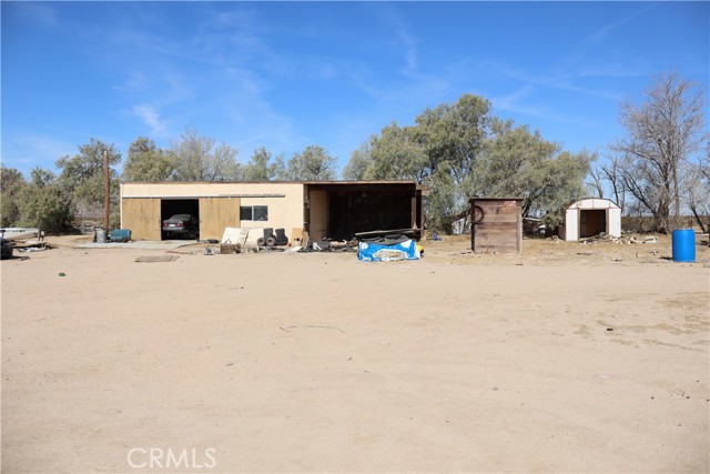 Detail Gallery Image 3 of 27 For 47150 Black Butte Rd, Newberry Springs,  CA 92365 - 3 Beds | 2 Baths