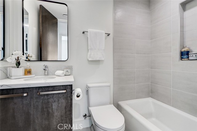 Detail Gallery Image 19 of 44 For 2005 Mathews Ave a,  Redondo Beach,  CA 90278 - 4 Beds | 5 Baths