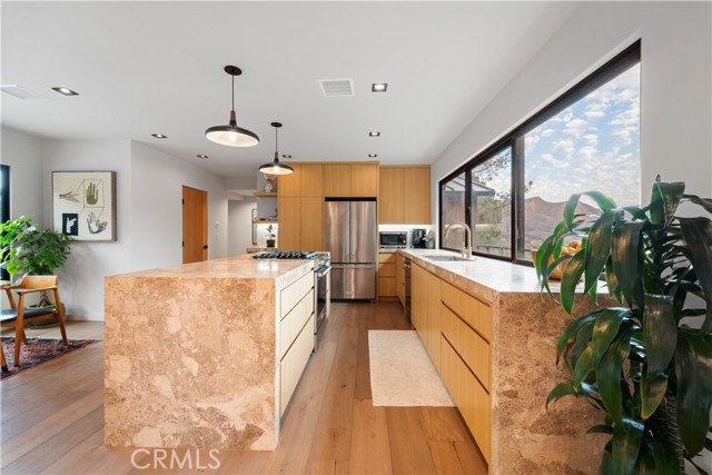 Detail Gallery Image 12 of 56 For 19778 Grand View Dr, Topanga,  CA 90290 - 4 Beds | 4/1 Baths